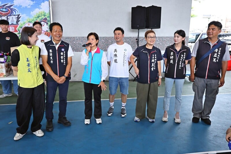 LINE_ALBUM_115.10.24-吉安鄉公所攜手青年會　戰鬥陀螺匹克球點燃親子運動熱潮_游淑_3cd45cd9ea6eddfc.jpg
